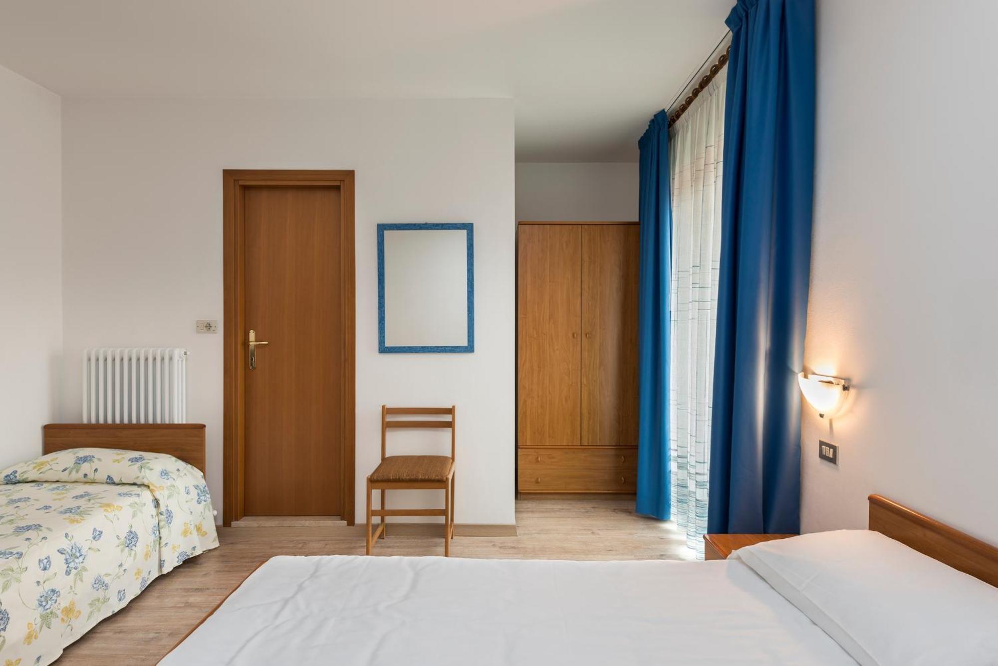 Hotel Villa Al Vento Torbole Sul Garda Pokoj fotografie